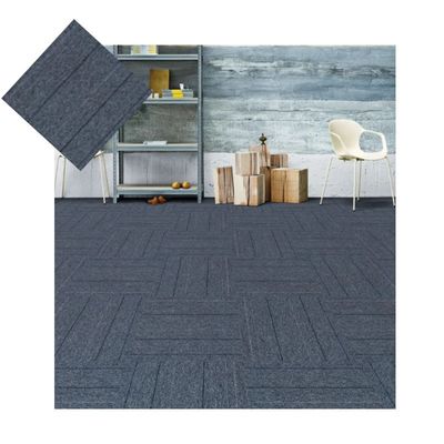 Carreaux de tapis de bureau à motif abstrait en PVC antidérapant pour salle de conférence 50x50