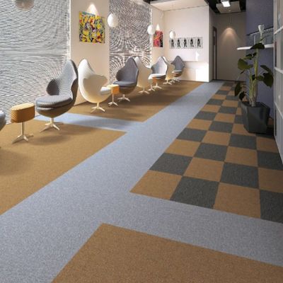 Carreaux de tapis de bureau de luxe commerciaux carrés 50x50 Isolation acoustique