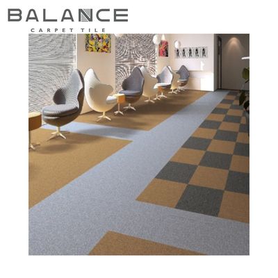 Carreaux de tapis de bureau de luxe commerciaux carrés 50x50 Isolation acoustique