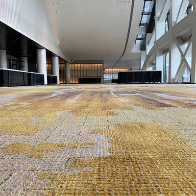 Modèle commercial abstrait Tapis à boutons à la main pour les chambres d'hôtel modernes