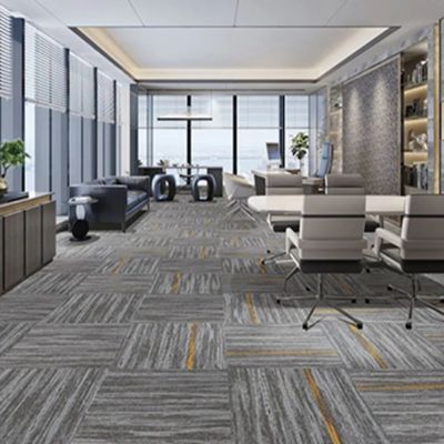 2024 50x50 carrés PVC et Asphalt Retour commercial PP carreaux de tapis de bureau en nylon