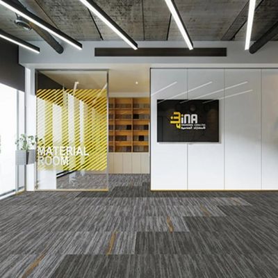 2024 50x50 carrés PVC et Asphalt Retour commercial PP carreaux de tapis de bureau en nylon