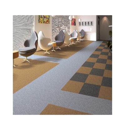 Carreaux de tapis en polypropylène de luxe pour améliorer les bureaux