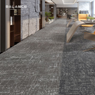 Carreaux antidérapants de qualité commerciale pour un bureau à la mode et fonctionnel
