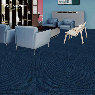 Carreaux de tapis de bureau modulaires rectangulaires 60 x 60 avec support en PVC et motif géométrique