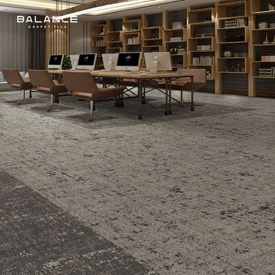 Tapeau modulaire de bureau 50x50 avec matrice de type pile en boucle et carreaux amovibles de luxe