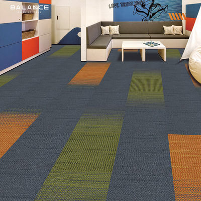 Carreaux de moquette en PVC modulaires à support en PP 50x50 pour bureaux commerciaux Épaisseur totale 6,0 mm