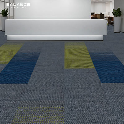 Carreaux de moquette en PVC modulaires à support en PP 50x50 pour bureaux commerciaux Épaisseur totale 6,0 mm