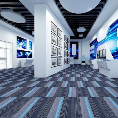 Carreaux de tapis en PVC à motifs abstraits à pile moyenne pour le couloir du salon du bureau
