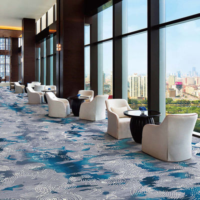 Couleur personnalisée Tapis imprimé en 100% nylon pour hôtels Salles de banquet Chambres à coucher PVC décoratif extérieur