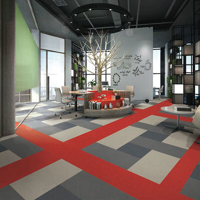 Carpets commerciaux de bureau Carreaux de matrice Carreaux de tapis jaunes 50*50 pour les performances des adultes