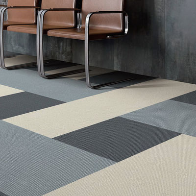 Carpets commerciaux de bureau Carreaux de matrice Carreaux de tapis jaunes 50*50 pour les performances des adultes