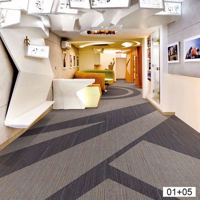 Salle de commerce Traffic élevé Pp Tapis 50*50 Plancher de bureau en jacquard Pièces de fond de tapis bibliothèque
