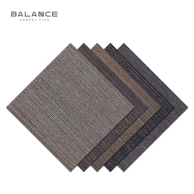 Salle de commerce Traffic élevé Pp Tapis 50*50 Plancher de bureau en jacquard Pièces de fond de tapis bibliothèque