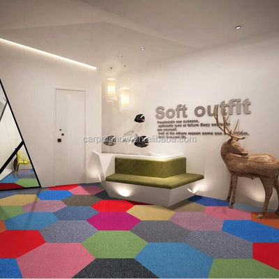Carpet de chambre pour enfants en forme d'hexagone solide à faible entretien en 100% nylon