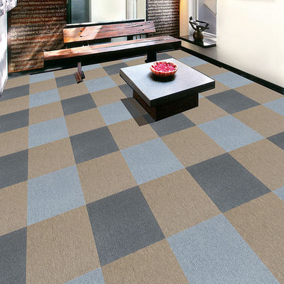 Carreaux carrés PET FRIENDLY Tapis tapis modulaires 50x50 Pour le bureau commercial tapis de vente