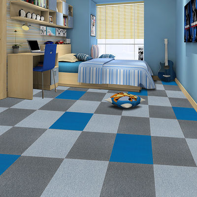 Carreaux carrés PET FRIENDLY Tapis tapis modulaires 50x50 Pour le bureau commercial tapis de vente
