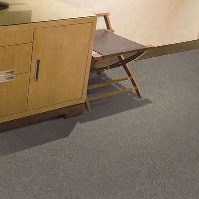 3.66m Largeur 7mm Hauteur de pile Coupe boucle Paroi à paroi Rouleau de tapis pour les chambres d'hôtel Salons Chambres à coucher Matériau PP