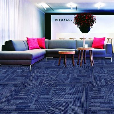Salle de réunion modulaire résistante au feu bureau commercial Carreaux de tapis en nylon 50*50