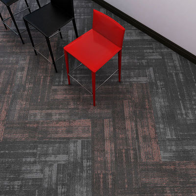 Carpet de haute qualité résistant à l'usure bureau amovible carreaux de sol modernes sûrs PVC carreaux de nylon épais