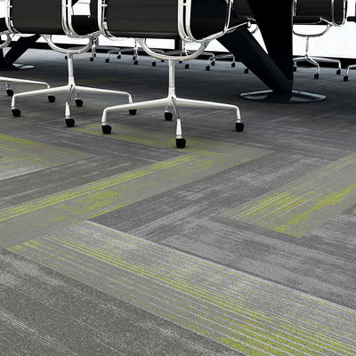 Carpet de haute qualité résistant à l'usure bureau amovible carreaux de sol modernes sûrs PVC carreaux de nylon épais