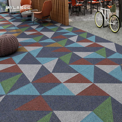 100% nylon carpet de bureau commercial carreaux 50x50 décoration modulaire design moderne
