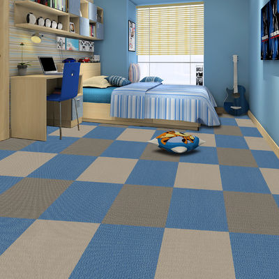 Carreaux de tapis de bureau antidérapants de style moderne avec un design amovible et lavable