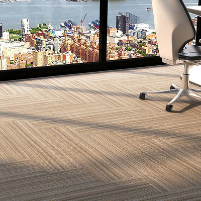Puzzle personnalisé ignifuge design jacquard rayé plat carreaux de tapis de matériau en PP rembourré