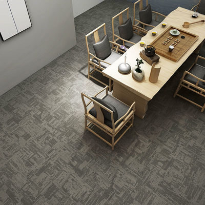 Carreaux modulaires pour bureaux commerciaux en nylon en pile en boucle grise avec support en PVC commercial