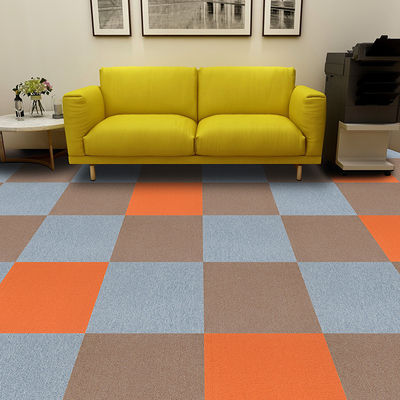 Tissé à la main, tapis de sol en vinyle fabriqués à la machine avec support de bitume commercial en PP rembourré