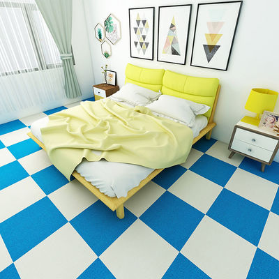 Épaisseur totale 9,5 mm Carreaux auto-adhésifs pour tapis central dans la chambre des enfants