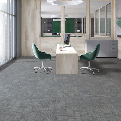 Portals imperméable à l'eau en nylon carré ou rectangulaire PVC modulaire carpet de bureau carreaux 50 * 50cm
