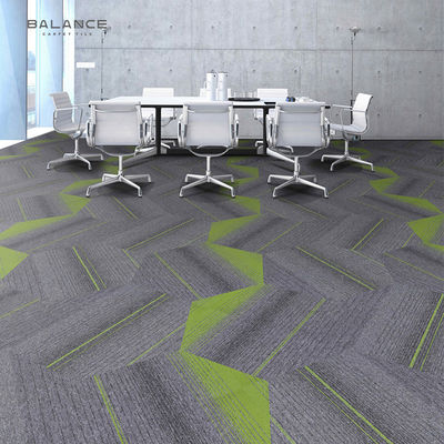 Design coloré et décoratif Carpet hexagonal lavable en nylon ignifuge