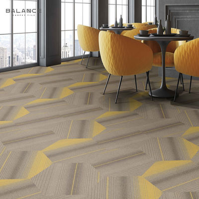Design coloré et décoratif Carpet hexagonal lavable en nylon ignifuge