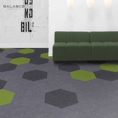 Design coloré et décoratif Carpet hexagonal lavable en nylon ignifuge