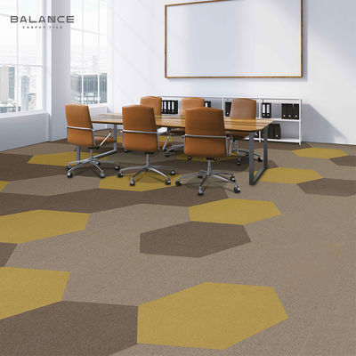 Design coloré et décoratif Carpet hexagonal lavable en nylon ignifuge