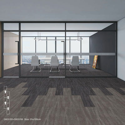 Carreaux de tapis commerciaux avec un design moderne et un support étanche