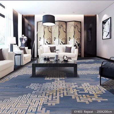 Tapis tissé à la machine avec des piles coupées Construction dans le hall de l'hôtel de luxe 5 étoiles