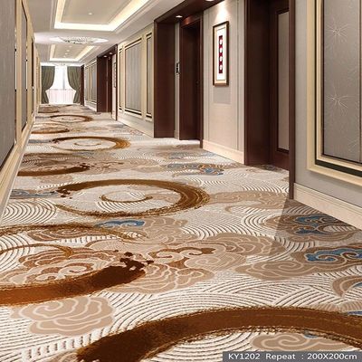 Tapis tissé à la machine avec des piles coupées Construction dans le hall de l'hôtel de luxe 5 étoiles