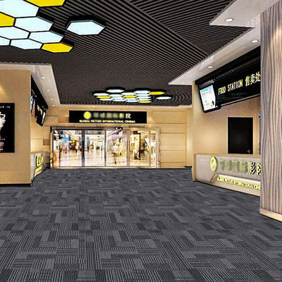 Carreaux de tapis en PVC à motif carré pour bureau et maison 100%matériau en polypropylène