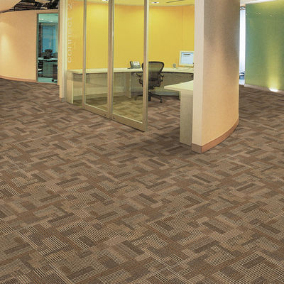Carreaux de tapis en PVC à motif carré pour bureau et maison 100%matériau en polypropylène