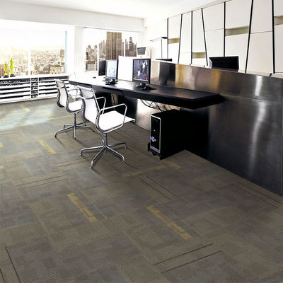 Salle de commerce 50 x 50 moquette carré en nylon carreaux pour bureau