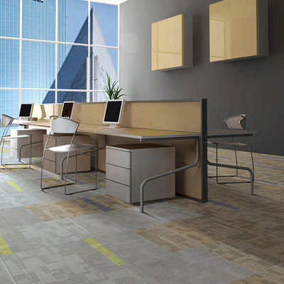 Salle de commerce 50 x 50 moquette carré en nylon carreaux pour bureau