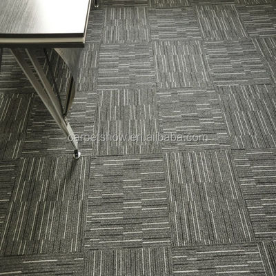 Commercialisation de carreaux modulaires en PVC 100% en polypropylène pour les planchers de prière de bureau