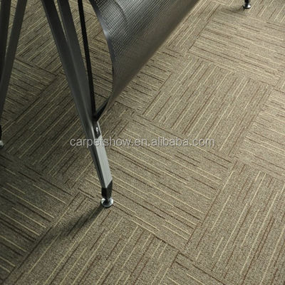 Commercialisation de carreaux modulaires en PVC 100% en polypropylène pour les planchers de prière de bureau