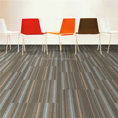 500mm*500mm PP Modulaire Carpet Carreaux de PVC de la machine de soutien Fabriqué Carpet pour la chambre à coucher