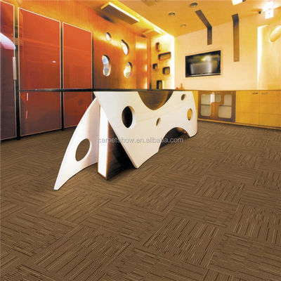 460 g/m2 Poids de la pile 100% carreaux de moquette en PP à rayures pour projets hôteliers de bureaux