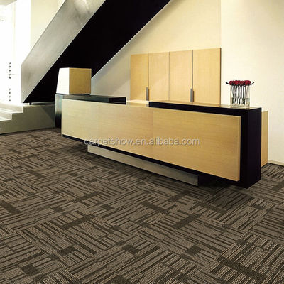 Carreaux de tapis de bureau modernes en PP à 50*50 cm avec une belle couleur