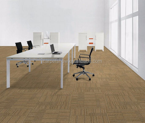 520 g/m2 de carreaux de moquette de style côte Le choix parfait pour les entreprises modernes en Malaisie