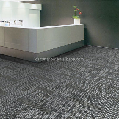 Carreaux en polypropylène résistant à l'usure de 50x50 cm avec support en PVC